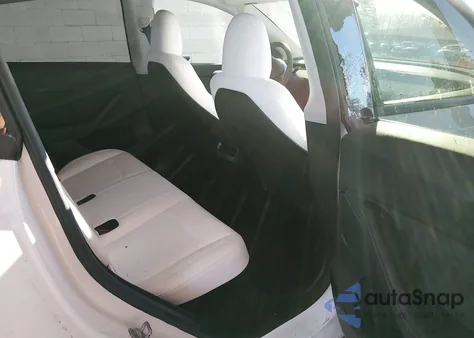 2023 Tesla Model Y Awd/Long Range Dual Motor All-Wheel Drive z USA, uszkodzony, nr VIN 7SAYGDEE3PF863139